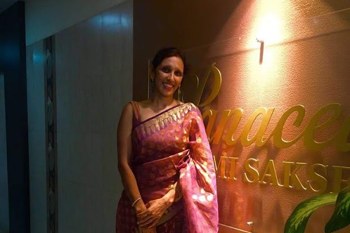 Dr. Simi Saksena clinic portrait